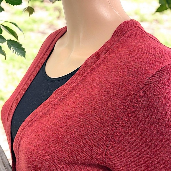GAP Tierra Red Textured Boyfriend V-Neck Cardigan - Picture 9 of 16